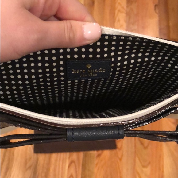 Kate Spade Creme w/ Navy Bow Large Clutch Bag - Picture 3 of 3